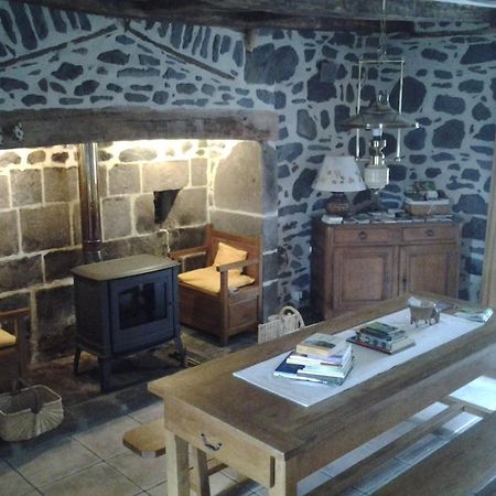 Chambre D'Hotes La Maison De Barrouze Bed & Breakfast Salers Bagian luar foto