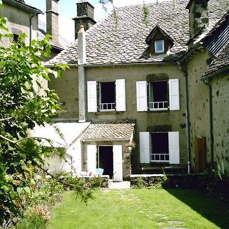 Chambre D'Hotes La Maison De Barrouze Bed & Breakfast Salers Bagian luar foto
