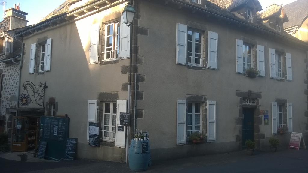 Chambre D'Hotes La Maison De Barrouze Bed & Breakfast Salers Bagian luar foto