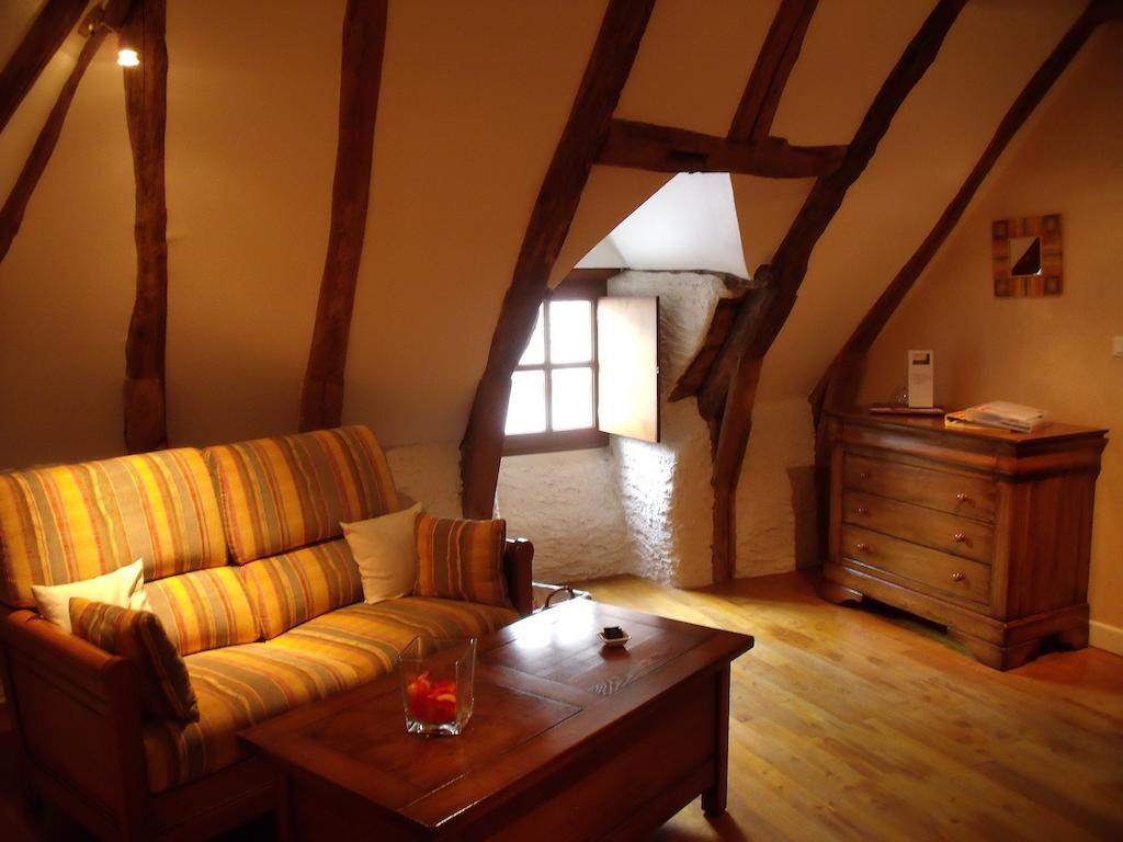 Chambre D'Hotes La Maison De Barrouze Bed & Breakfast Salers Ruang foto